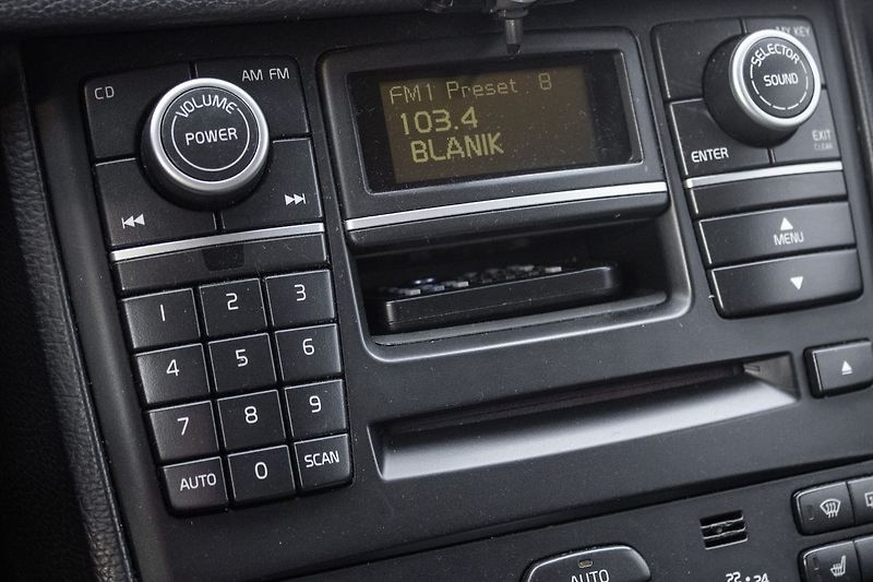 Volvo XC90 DVD, nezávislé topení, tažné. - fotka 24 z 43