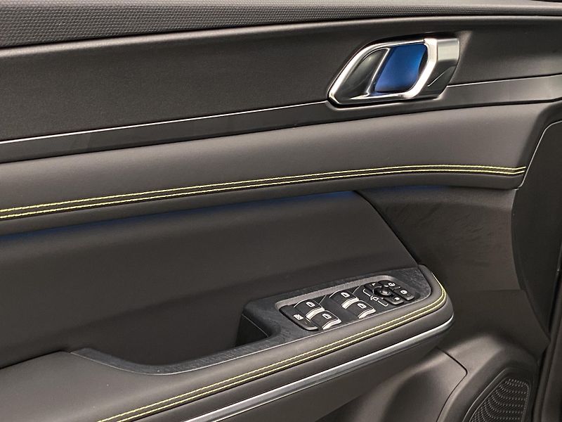 Lynk & Co 01 (2025) MORE PHEV AUT CZ 1.maj - fotka 33 z 95