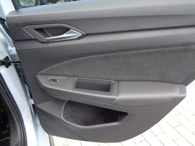 Volkswagen Golf 1.5 TSI R-LINE  110 kW - fotka 29 z 30