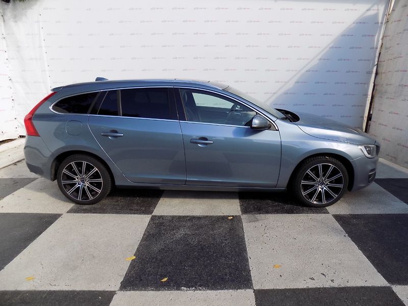Volvo V60 (2016) 2.0-D4/Inscription/LED/DPH/ - fotka 6 z 44