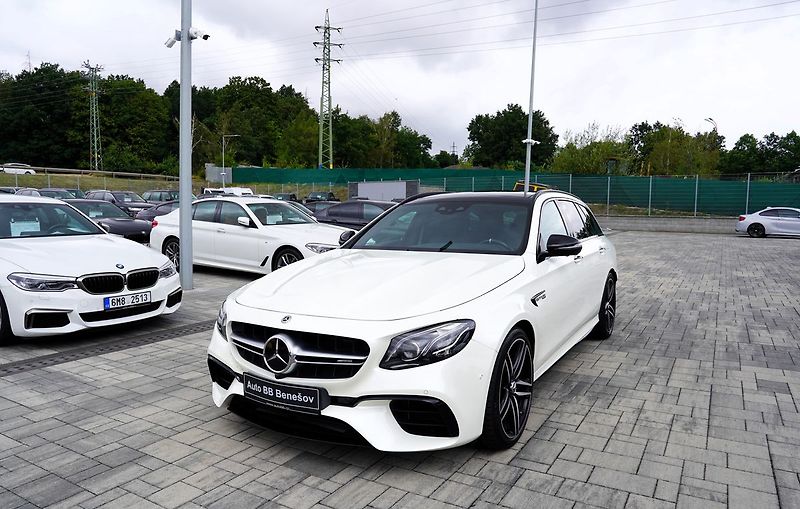 Mercedes-Benz Třídy E E63 S AMG 4Matic+// 615 PS - fotka 2 z 48