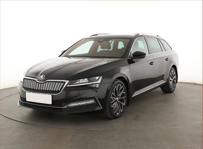Škoda Superb (2022) Laurin&Klement iV 1.4 TSI PHEV - fotka 2 z 23