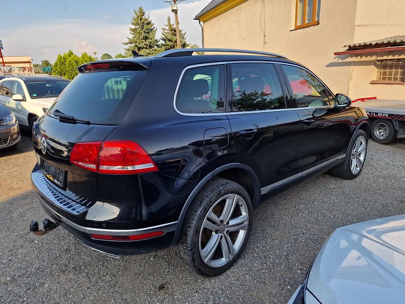 Volkswagen Touareg 4,2TDI V8 EXCLUSIVE - fotka 4 z 19