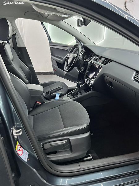 Škoda Octavia Combi 2,0 TDI Style/ odp.dph - fotka 21 z 41