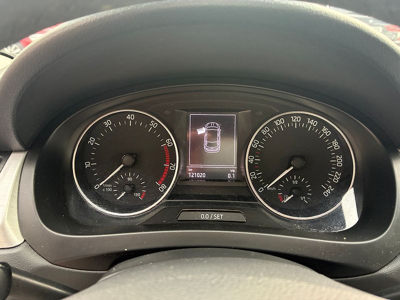 Škoda Rapid 1.2 TSi 81 kW Spaceback ČR - fotka 12 z 21