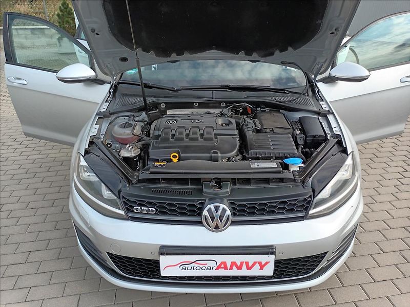 Volkswagen Golf 2,0 TDI,GTD,135KW,NAVI,XENON - fotka 24 z 50