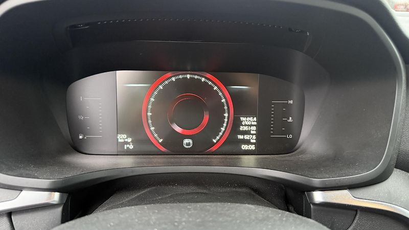 Volvo V60 (2019) D4 140KW AUTOMAT - fotka 13 z 17