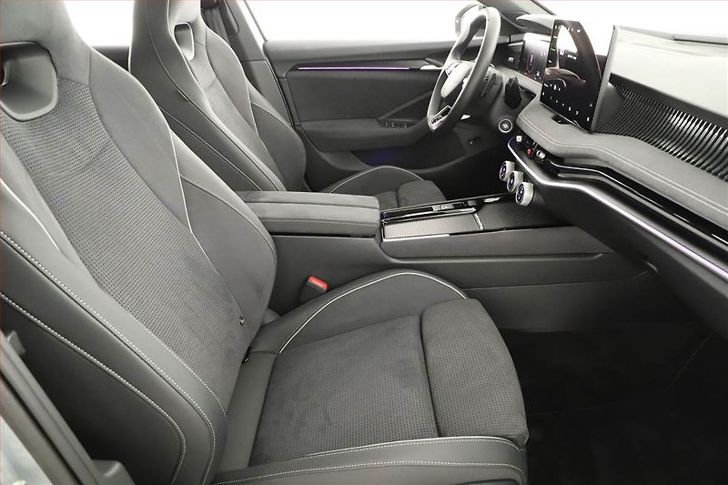 Škoda Superb (2025) 2.0 TDI, Sportline, Navigace - fotka 7 z 28