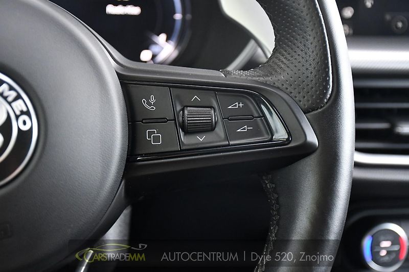 Alfa Romeo Stelvio 2.2 Diesel 16V Veloce TAŽNÉ - fotka 30 z 52