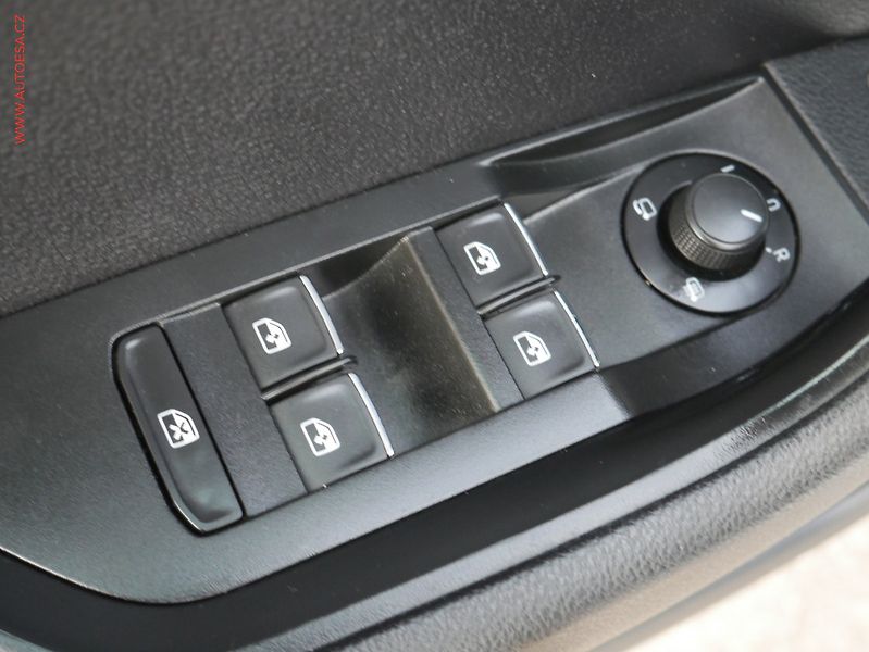 Škoda Superb (2015) 2.0 TDi 4x4, ČR, Style, DSG - fotka 18 z 18