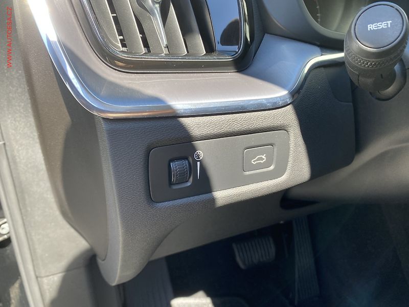 Volvo XC60 (2020) 2.0 D 4x4, ČR, servis.kniha - fotka 15 z 22