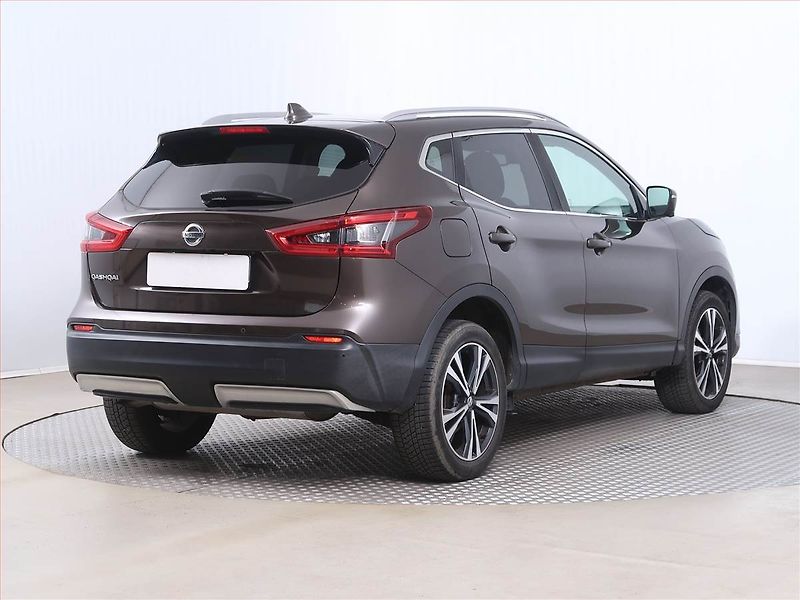 Nissan Qashqai (2017) 1.6 dCi, Automat, Navi - fotka 5 z 16