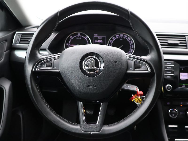 Škoda Superb 2,0 TDI 110kW CZ 4x4 Xenon - fotka 15 z 30