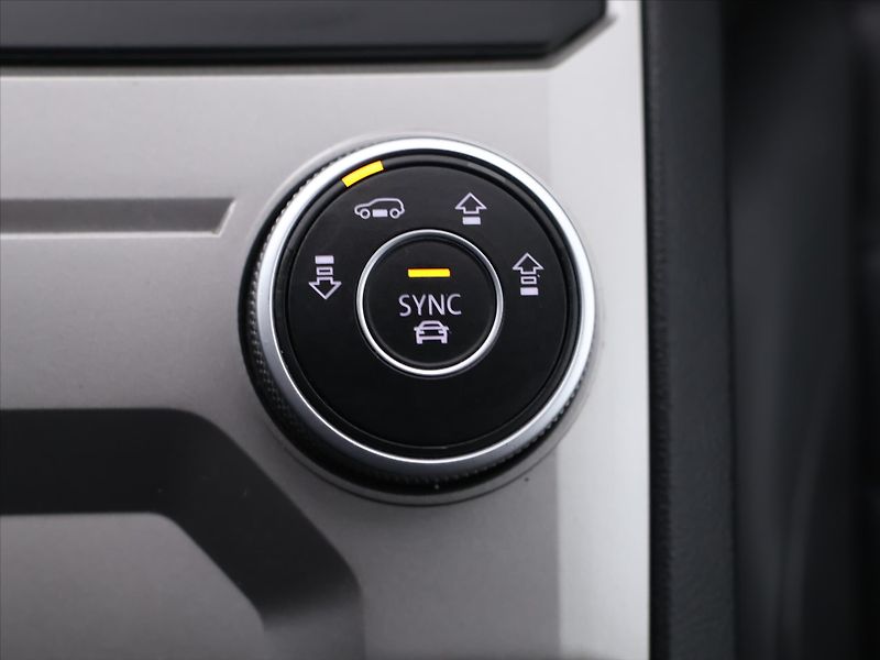 Volkswagen Touareg 3,0 V6TDI 170kW Aut.klima Tažn - fotka 22 z 30