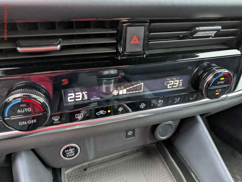 Nissan Qashqai (2022) 1.3DIG-T, 2.maj,ČR, LED - fotka 14 z 21