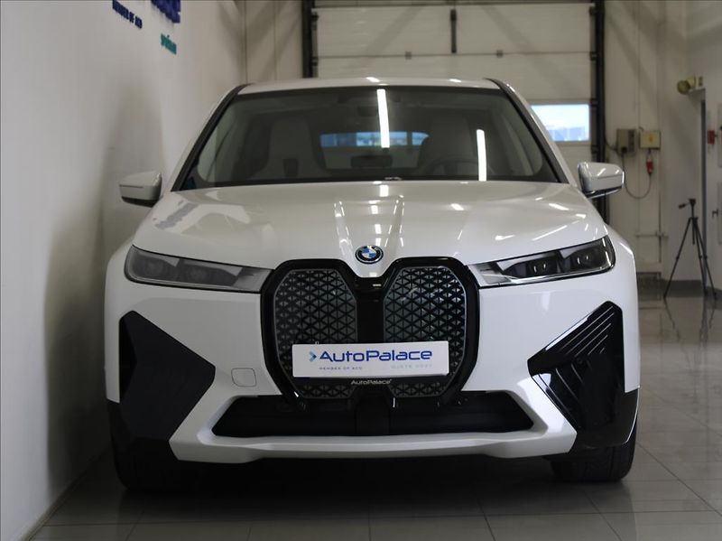 BMW iX 0,1 xDrive50 H/K 1.maj.ČR - fotka 2 z 32