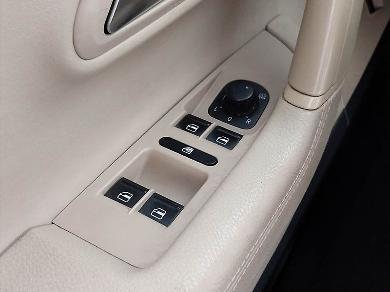 Volkswagen CC (2012) Highline 2.0 TDI, Automat - fotka 17 z 22