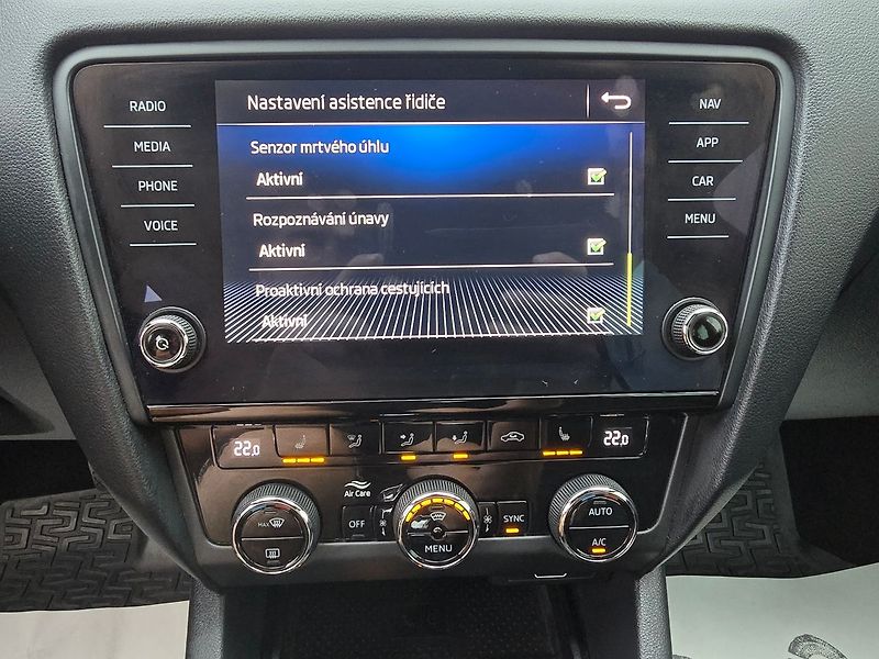 Škoda Octavia 2.0TSi 140kW DSG L&K 4x4 KŮŽE - fotka 22 z 38