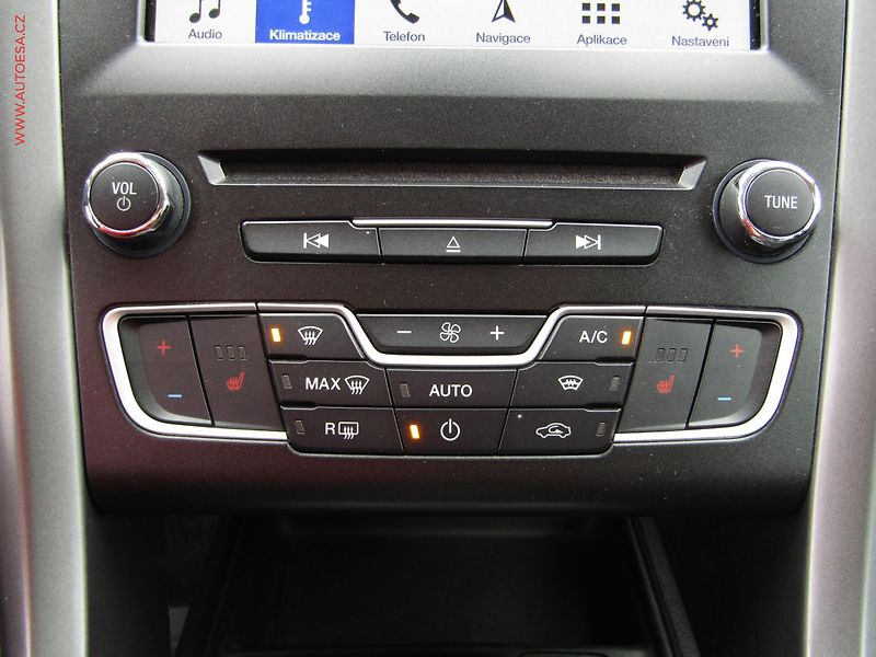 Ford Mondeo (2019) 1.5 EB, ČR, Titanium, xenon - fotka 14 z 21
