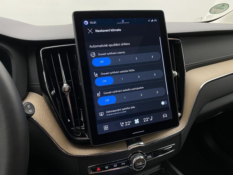 Volvo XC60 T8 AWD RECHARGE DARK ULTRA CZ - fotka 42 z 59