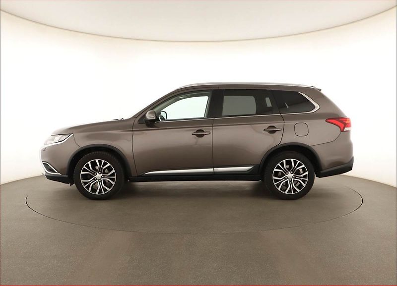 Mitsubishi Outlander (2016) 2.2 DI-D, 4X4, Automat - fotka 3 z 18
