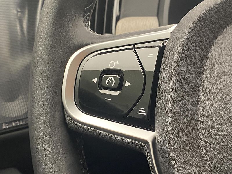 Volvo V90 T8 AWD RECHARGE BRIGHT ULTRA - fotka 20 z 58