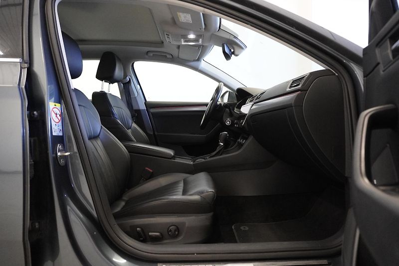 Škoda Superb 1,5 TSI SPORT LINE DSG - fotka 31 z 40