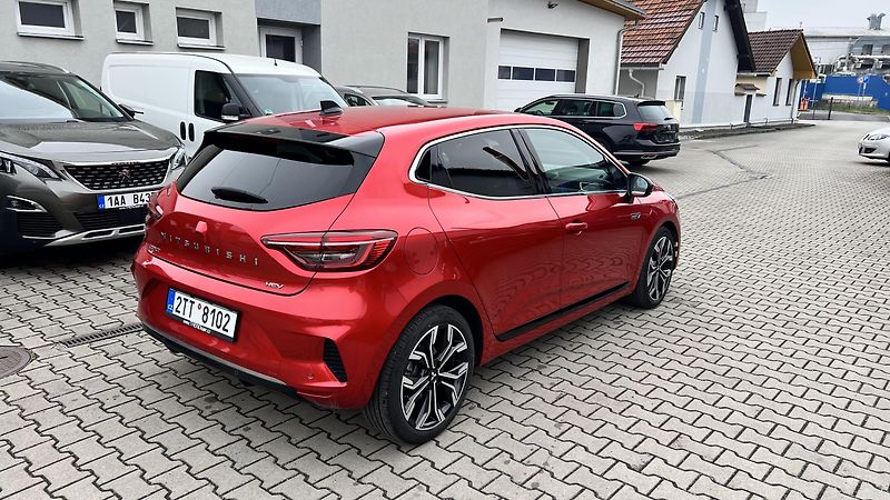 Mitsubishi Colt 1.6 HEV INSTYLE - fotka 4 z 13