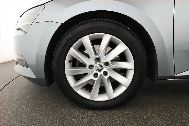 Škoda Superb (2019) 2.0 TDI, Automat, Kůže, Navi - fotka 20 z 20