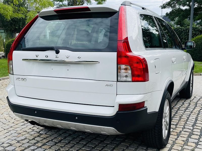 Volvo XC90 2.4D5 4x4 AUT VÝHŘEV SENZORY - fotka 13 z 40