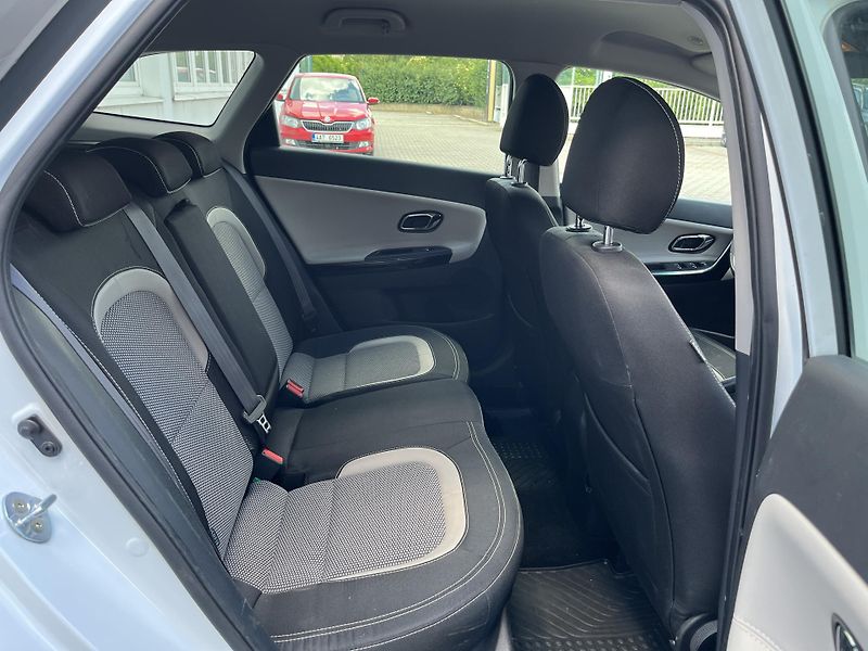 Kia Ceed Sportswagon Cool 1.6 GDI - fotka 19 z 23