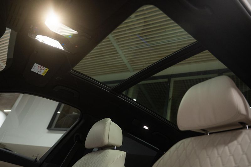 BMW X7 (2023) 40D 250KW M-SPORT MASÁŽE TAŽNÉ - fotka 36 z 49
