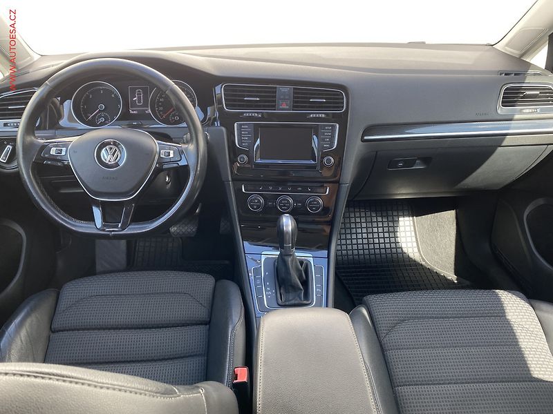 Volkswagen Golf (2015) 1.6 TDi, DSG, výhřev sed. - fotka 8 z 18