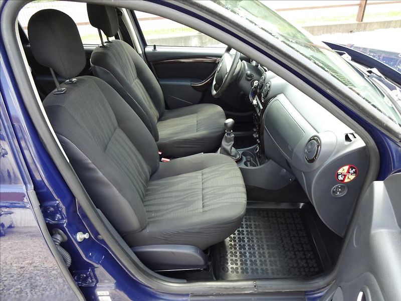 Dacia Duster 1,5 DCi 81kW 4x4 - fotka 26 z 42