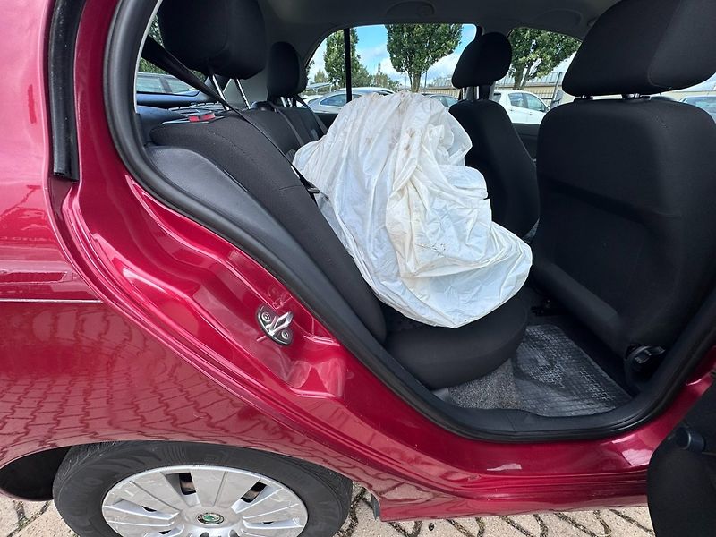 Škoda Fabia (2006) 1,4i 55 KW KILOMETRY TAŽNÉ - fotka 28 z 38