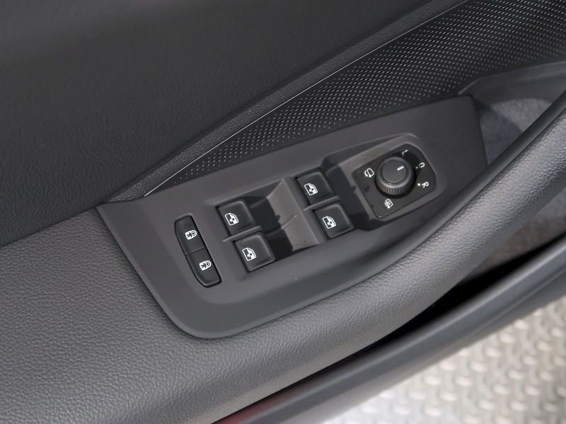 Škoda Superb (2025) iV SPORTLINE 1.5TSI 150KW NAVI - fotka 43 z 47
