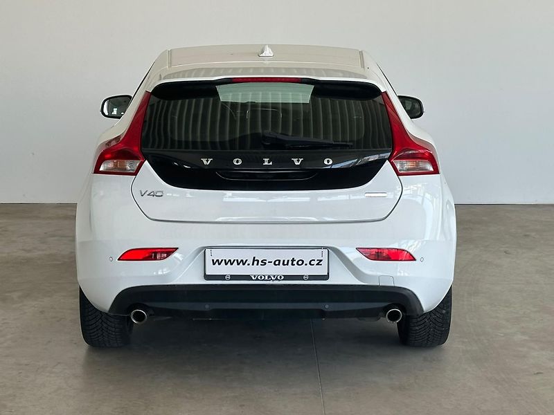 Volvo V40 2.0 D2 88kW, Full LED, NAVI - fotka 5 z 18