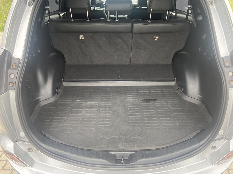 Toyota RAV4 2.5 HSD e-CVT AWD Selection - fotka 12 z 23