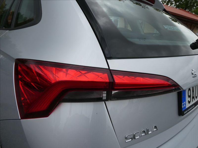 Škoda Scala 1,0 TSi 70kW ČR, DPH, klima - fotka 11 z 38