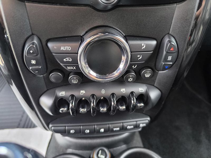 Mini Countryman 1.6  DOLOŽENÉ KM, 1.MAJITEL - fotka 18 z 28