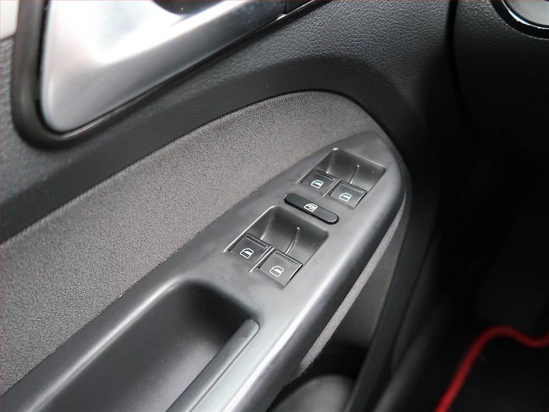 Volkswagen Touran (2015) 1.2 TSI, Serv.kniha, Tempomat - fotka 16 z 18