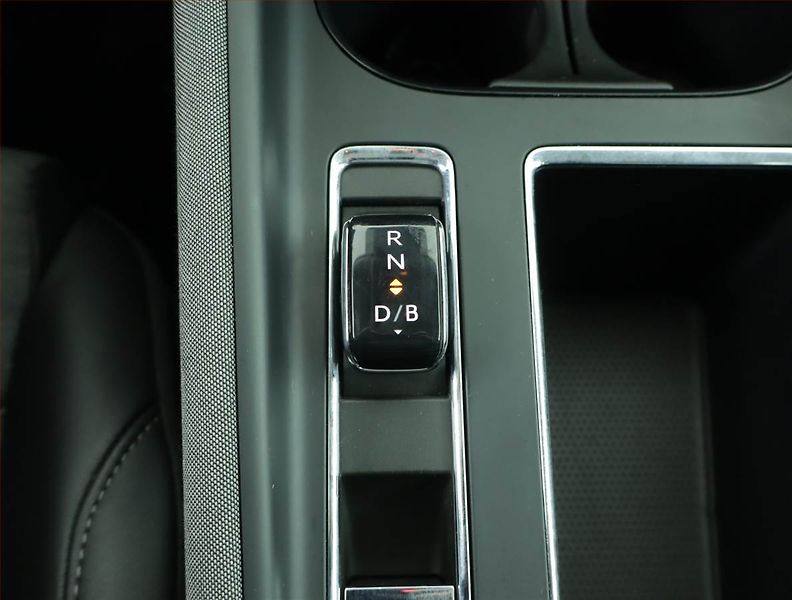 Škoda Enyaq (2021) Suite 60 (62 kWh), SoH 92% - fotka 13 z 23