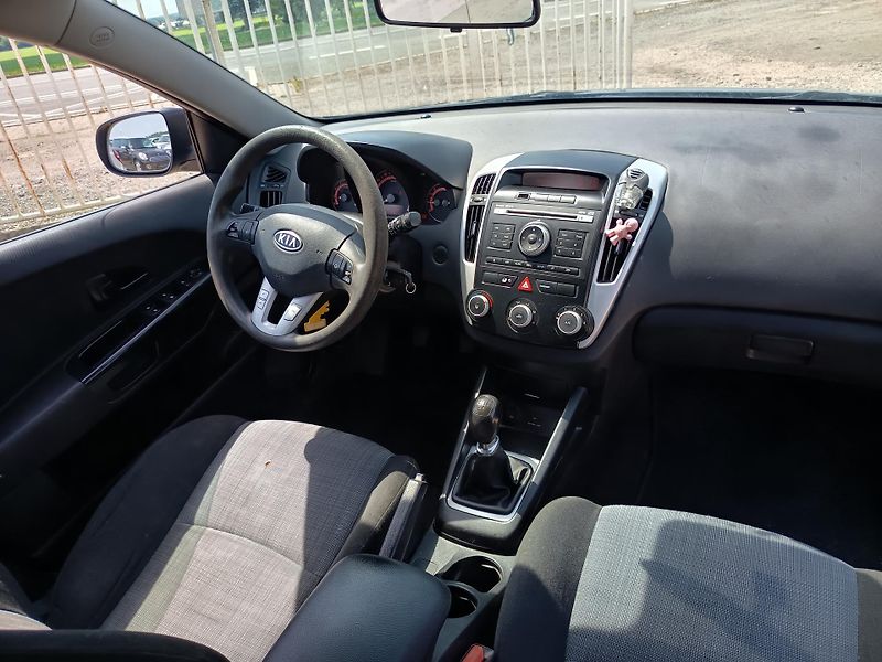 Kia Ceed (2010) 1.4SW - fotka 37 z 37