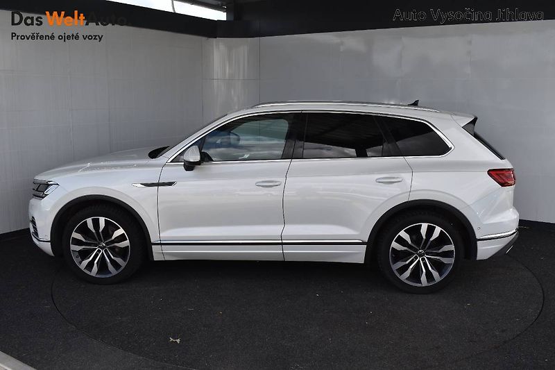 Volkswagen Touareg (2021) 3.0TDI 210kW,CZ, Tažné - fotka 3 z 28