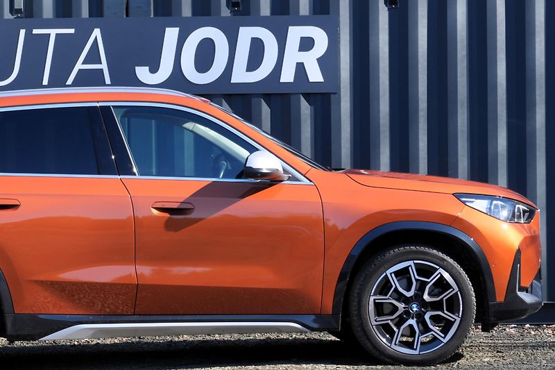 BMW X1 23i xDrive, Tažné, 360° kamera - fotka 10 z 40