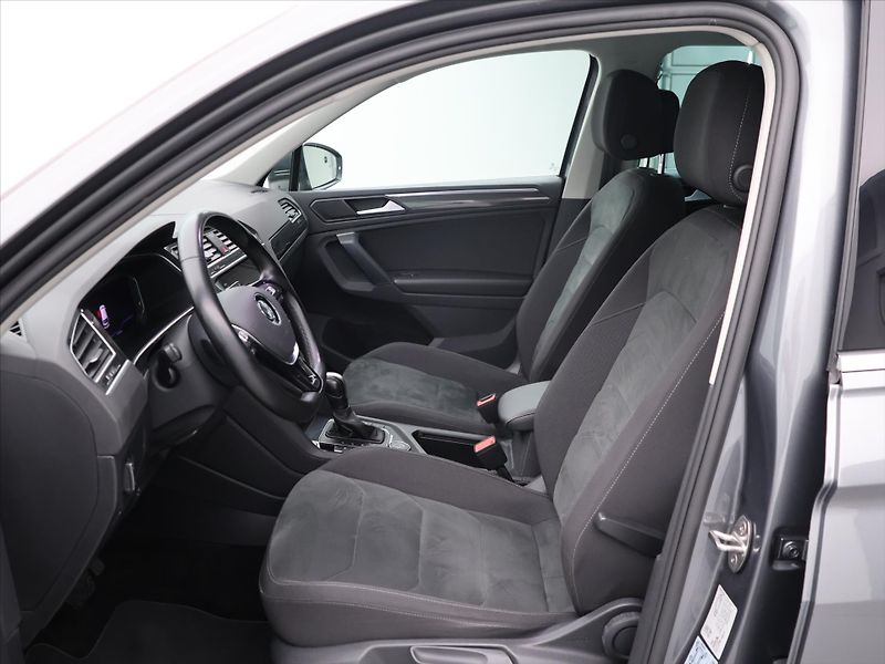 Volkswagen Tiguan 2,0 TDI Highline 4x4 DSG DPH - fotka 10 z 26