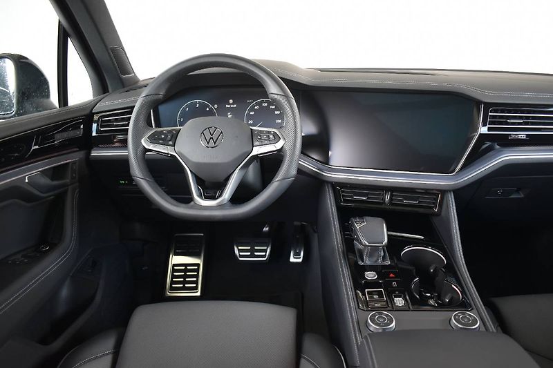 Volkswagen Touareg (2025) R-Line 3.0TDI 210kW,tažné,weba - fotka 5 z 28
