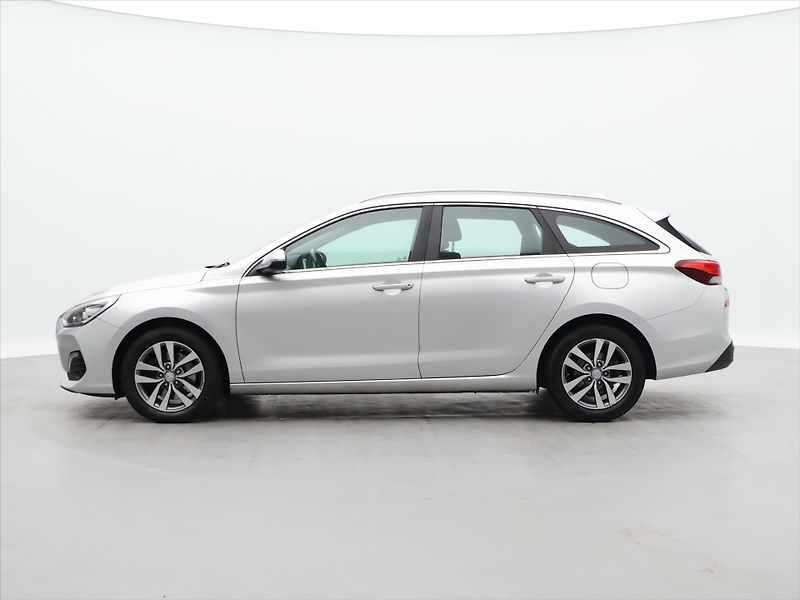 Hyundai i30 1,4 T-GDI 103kW DCT Navi LED - fotka 4 z 32
