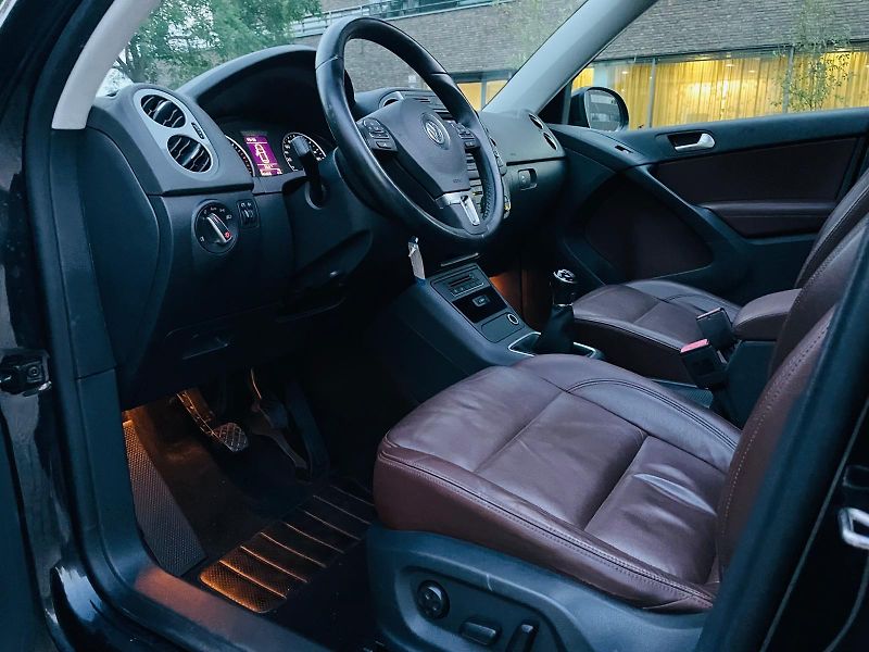 Volkswagen Tiguan 1.4TSI MANUÁL VÝHŘEV PANORAMA - fotka 28 z 46