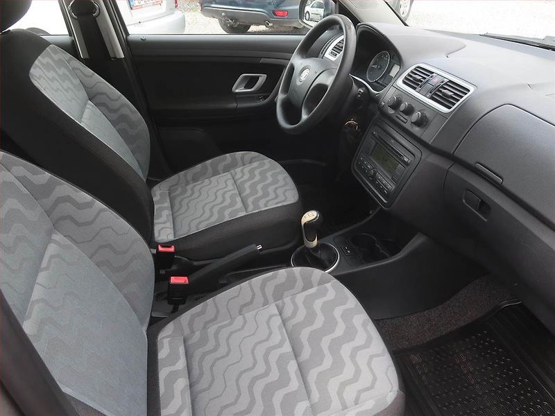 Škoda Fabia (2008) Ambiente 1.2 12V - fotka 9 z 13